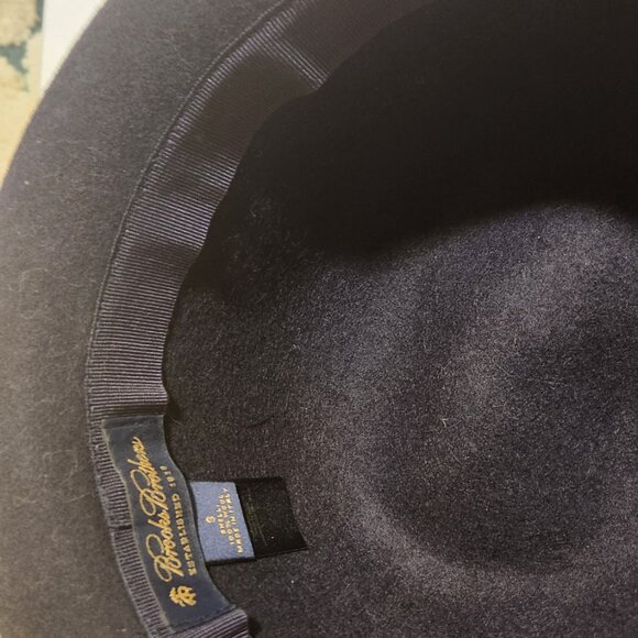 100 %WOOL hat made in Italy---- color Bordeaux - Picture 6 of 6